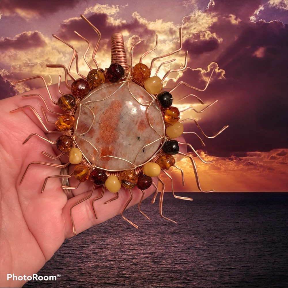 🌞Handmade Sunstone & Amber wire wrap pendant🌞